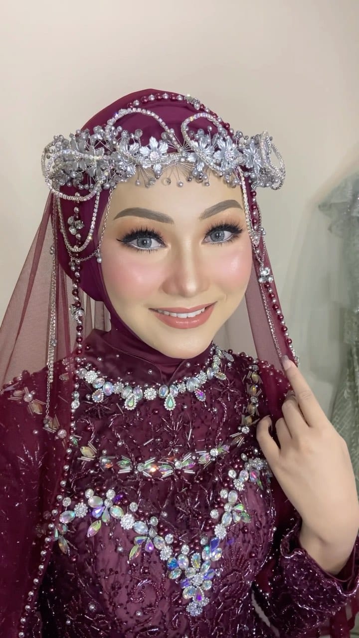 Post 10 by Jenny_mua jaksel jabodetabek on Instagram (video)