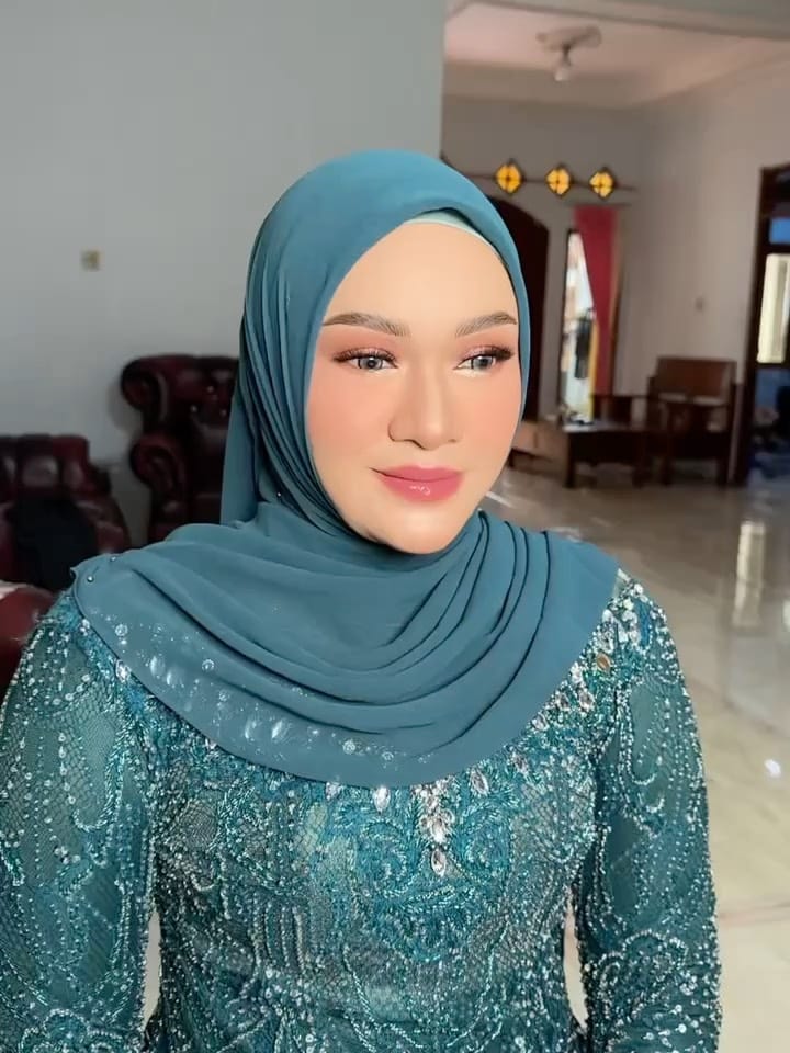 Post 3 by Jenny_mua jaksel jabodetabek on Instagram (carousel)