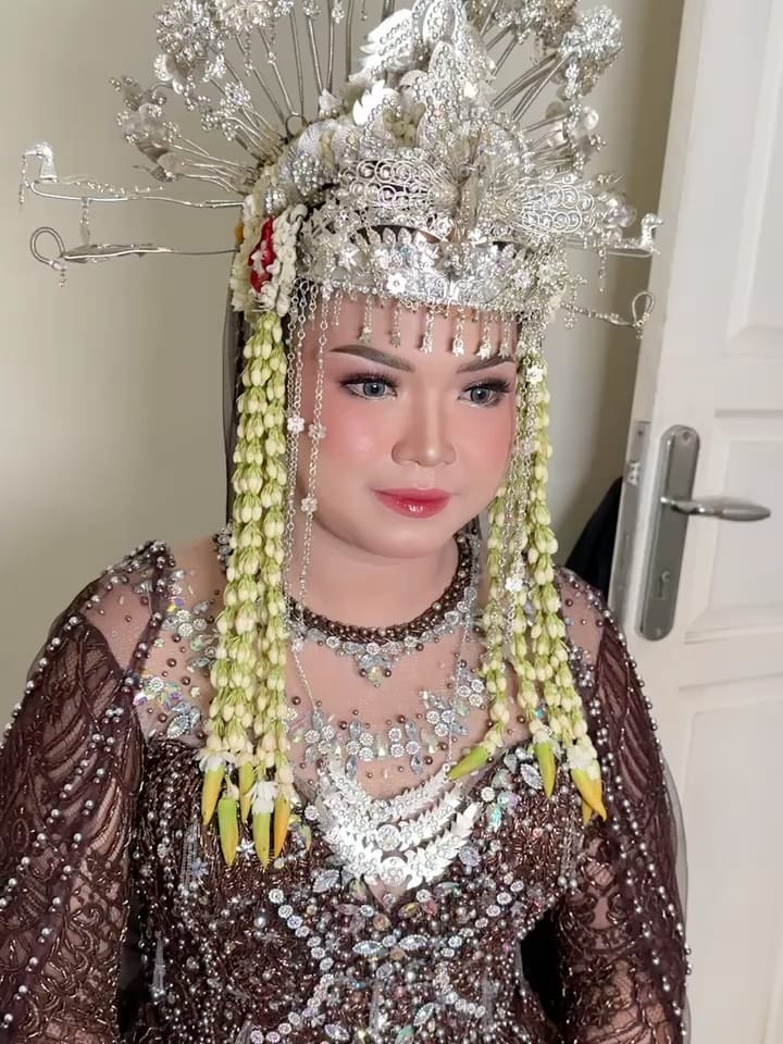 Post 2 by Jenny_mua jaksel jabodetabek on Instagram (carousel)