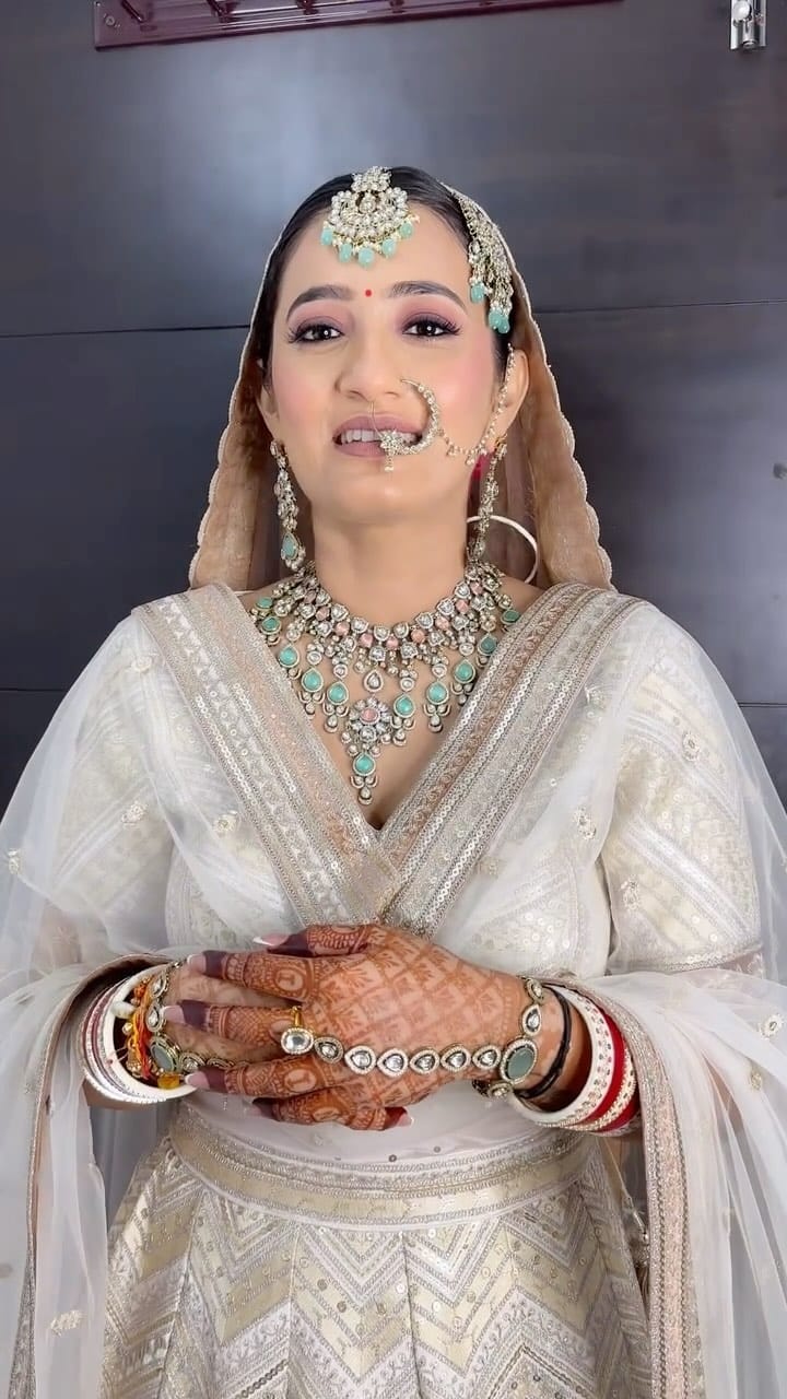 Post 9 by Ojasvi Kalia | Makeup artist on Instagram (video)