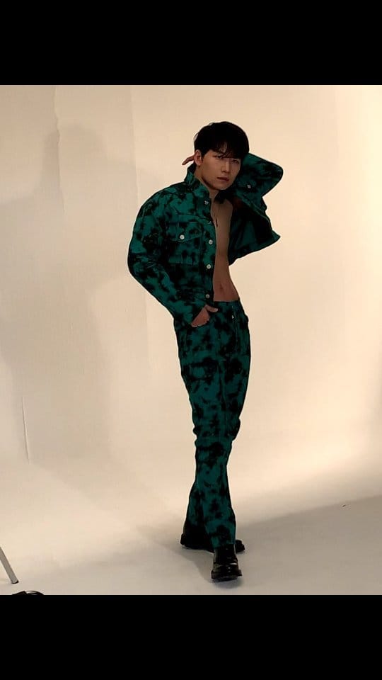 Post 8 by 지훈 Gatinho on Instagram (video)