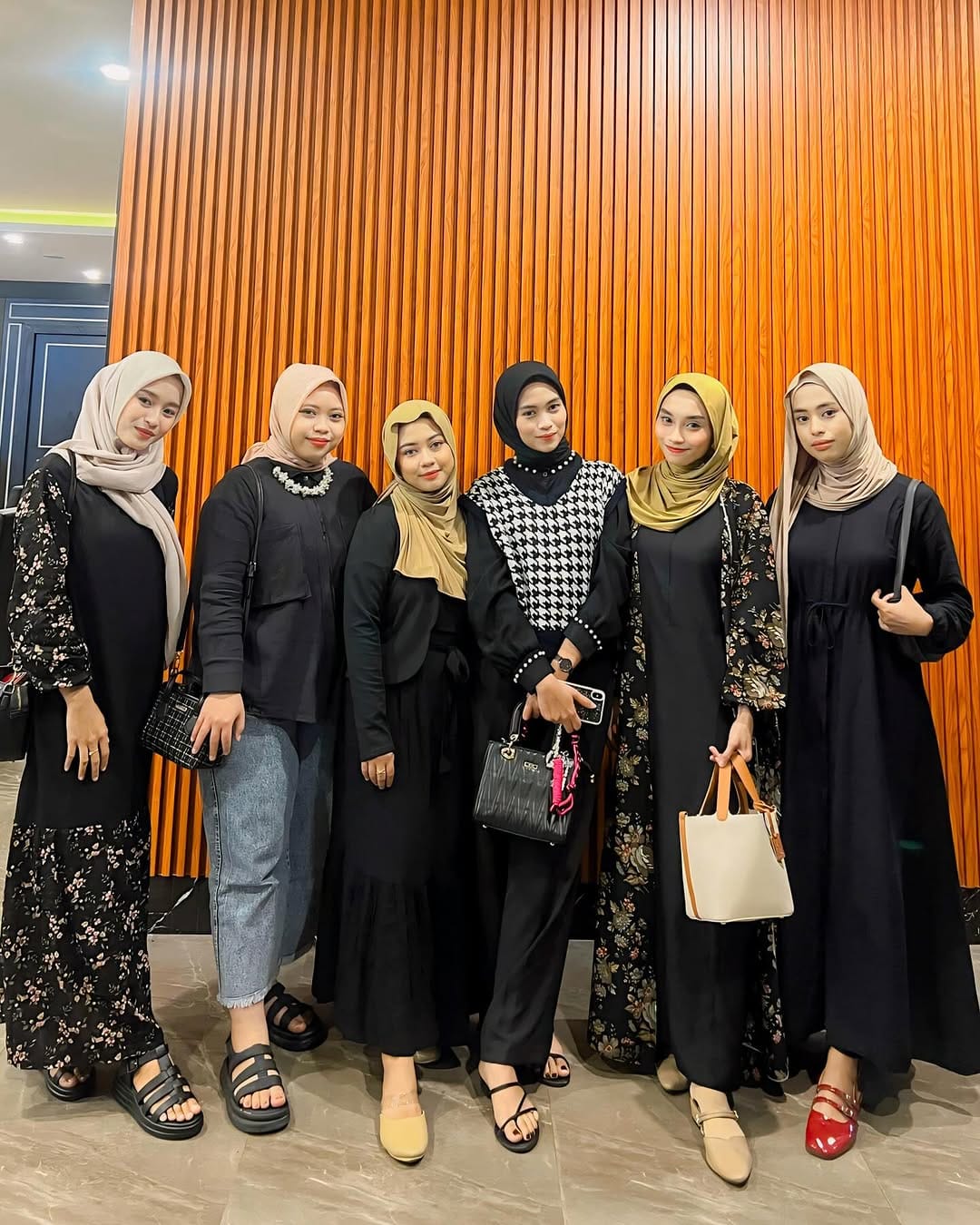Post 8 by 👑 Afridaaa on Instagram (carousel)