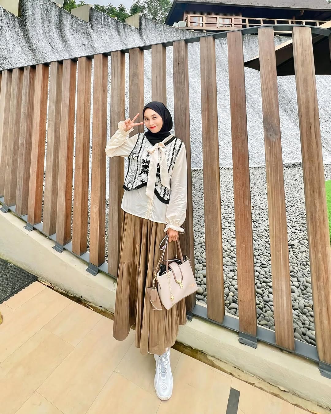Post 9 by 👑 Afridaaa on Instagram (carousel)