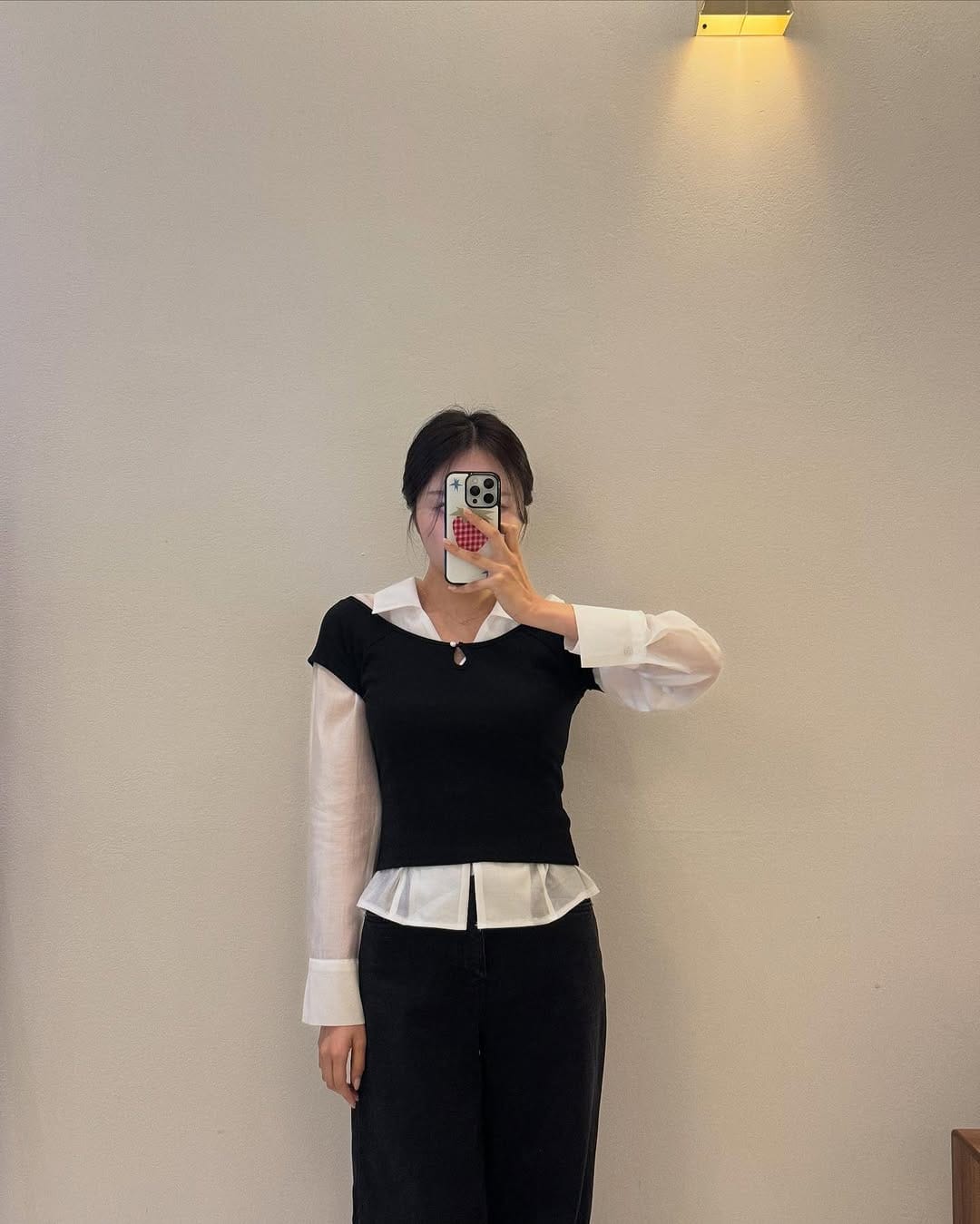 Post 8 by 전북대 옷가게 𝐁𝐞 𝐰𝐚𝐫𝐦 ◡̈ on Instagram (carousel)
