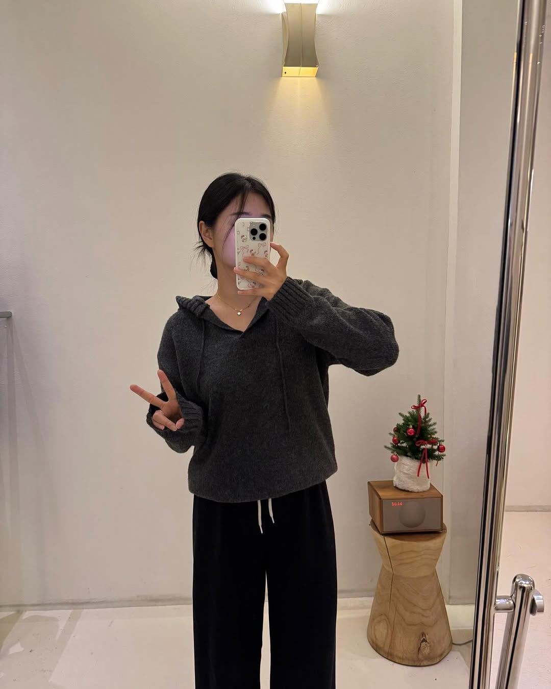 Post 9 by 전북대 옷가게 𝐁𝐞 𝐰𝐚𝐫𝐦 ◡̈ on Instagram (carousel)
