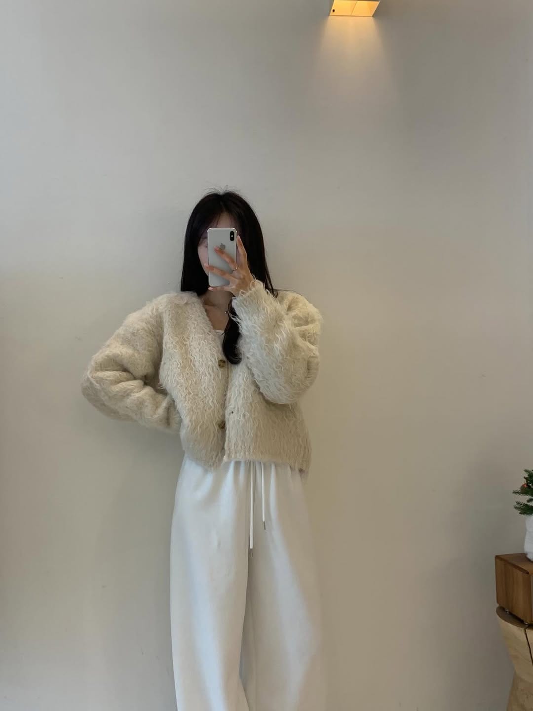 Post 5 by 전북대 옷가게 𝐁𝐞 𝐰𝐚𝐫𝐦 ◡̈ on Instagram (carousel)