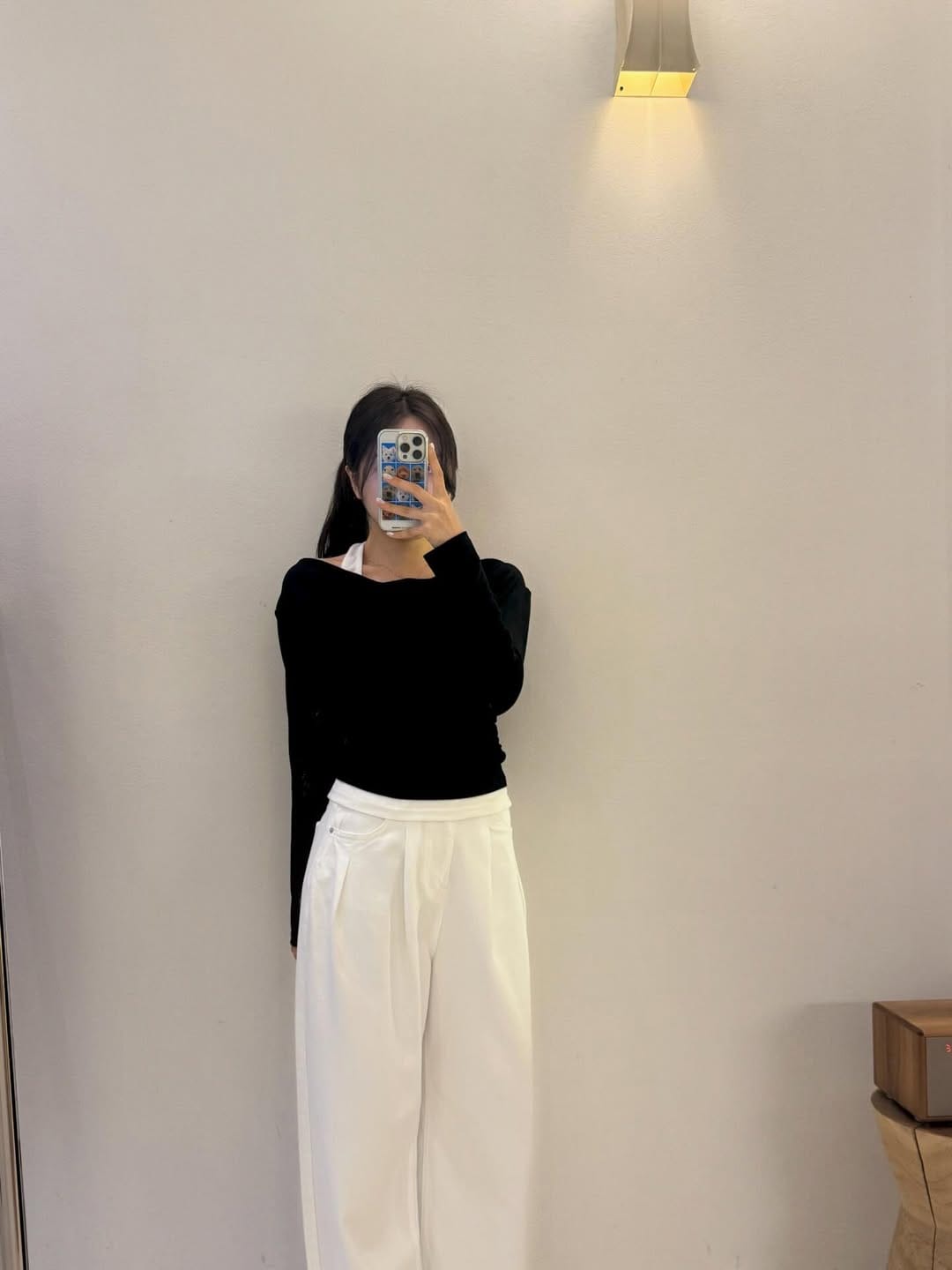 Post 2 by 전북대 옷가게 𝐁𝐞 𝐰𝐚𝐫𝐦 ◡̈ on Instagram (carousel)