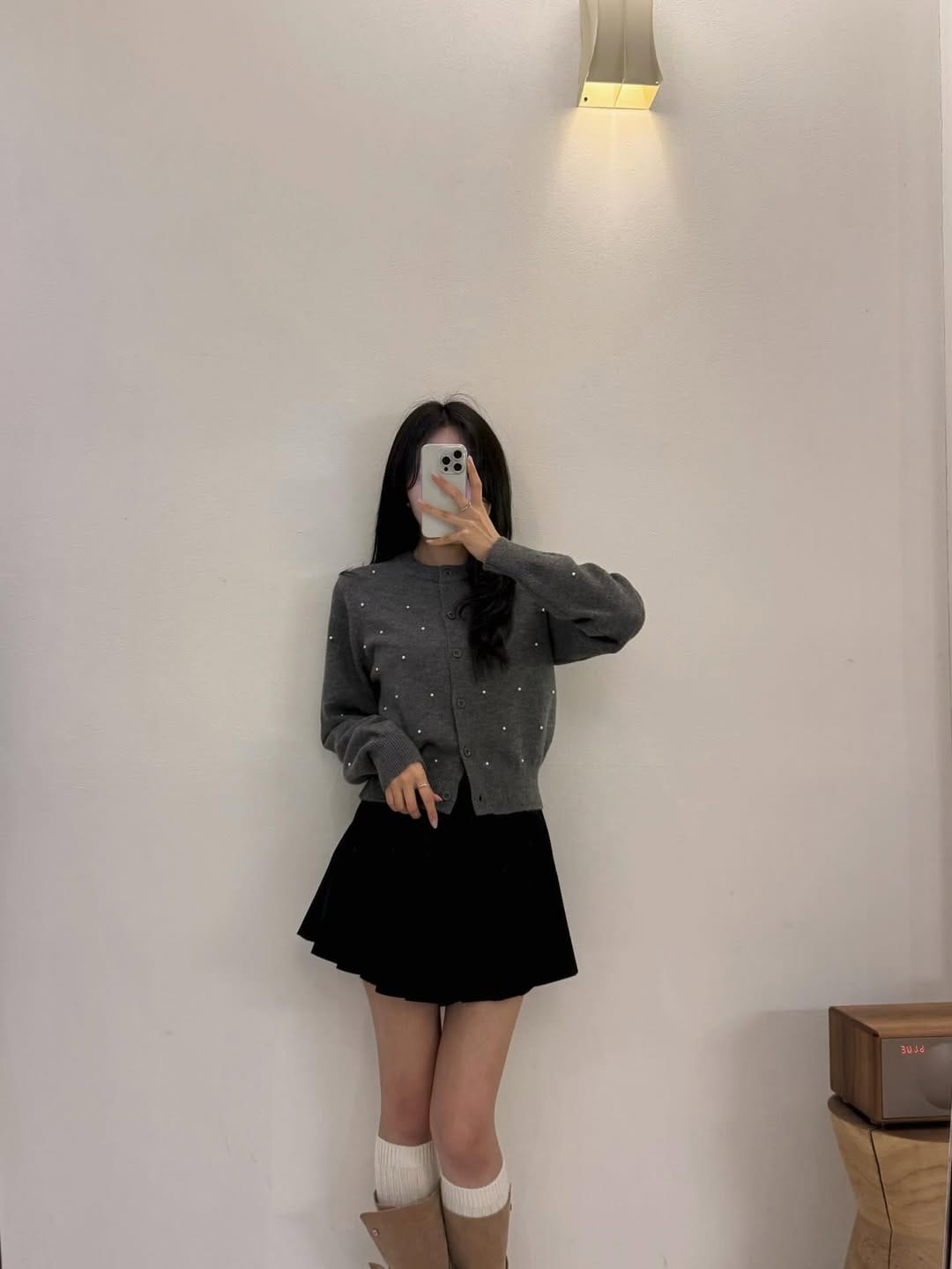 Post 7 by 전북대 옷가게 𝐁𝐞 𝐰𝐚𝐫𝐦 ◡̈ on Instagram (carousel)