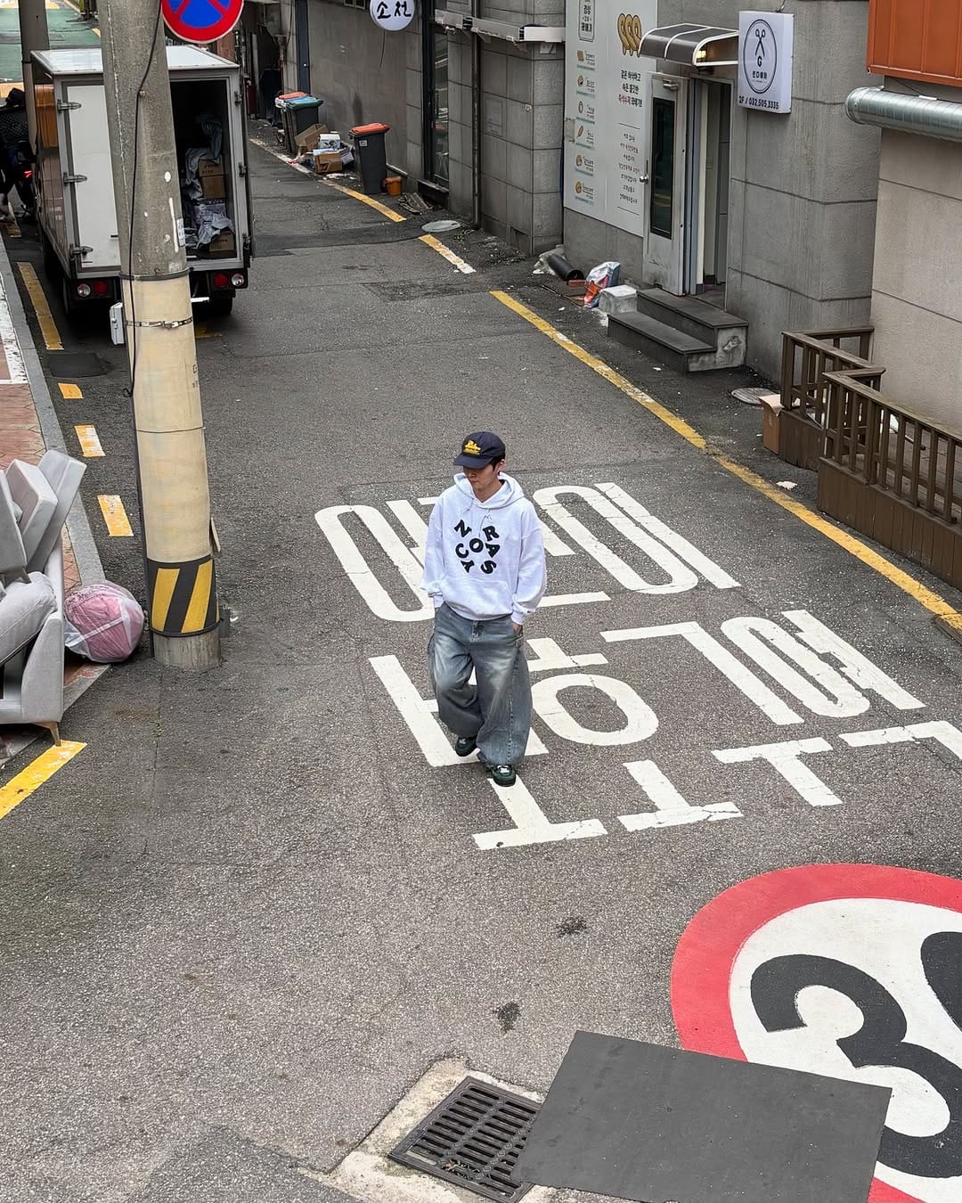 Post 8 by 김범준 on Instagram (image)