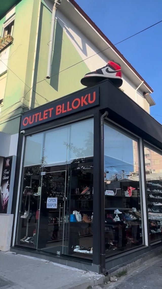 Post 3 by Outlet Blloku on Instagram (video)