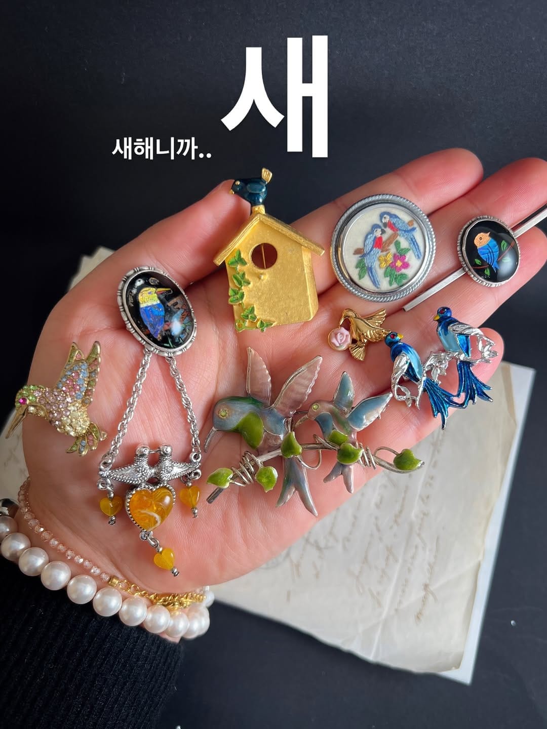 Post 1 by 빈티지샵 다브앙 (since 2017) on Instagram (carousel)