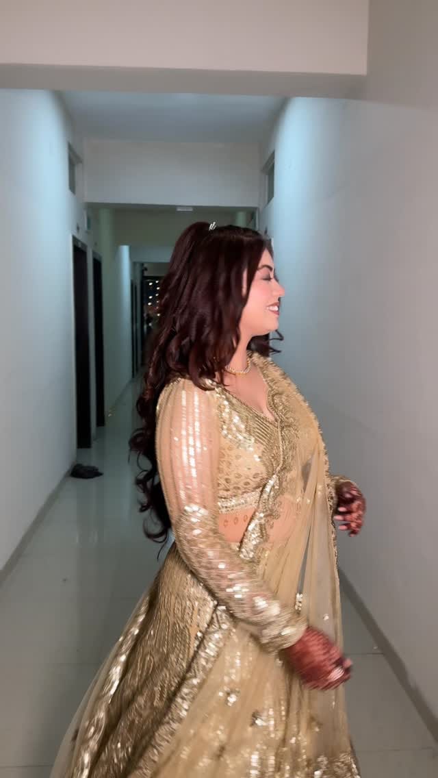 Post 4 by Vaibhavi Machwe on Instagram (video)