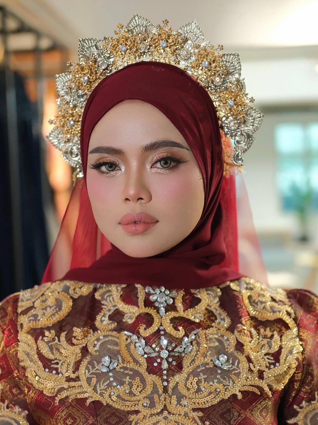 Post 8 by LooksbyArielHaziq on Instagram (carousel)