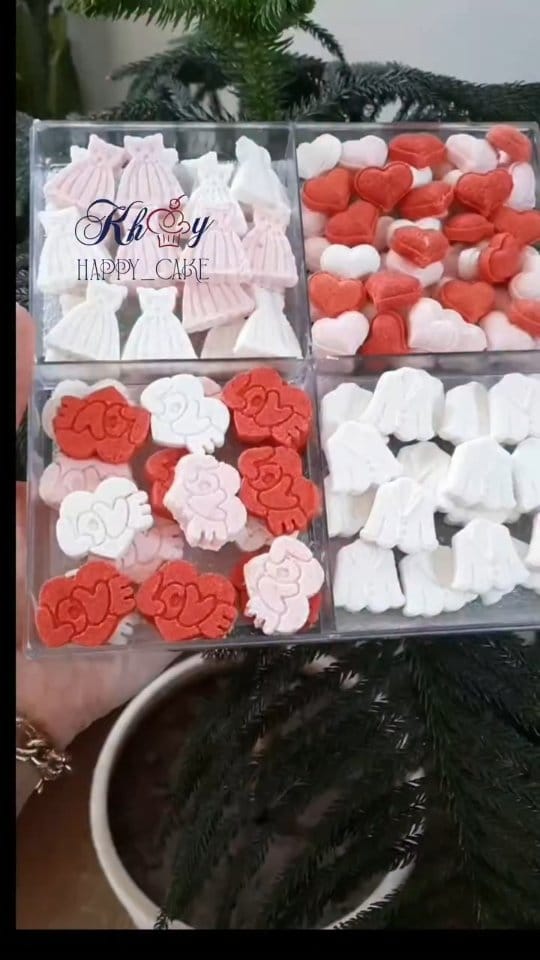Post 8 by happy days= happy cakes on Instagram (video)
