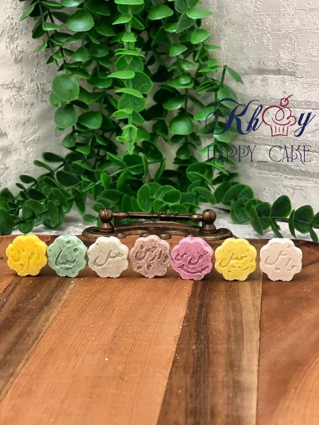 Post 6 by happy days= happy cakes on Instagram (carousel)