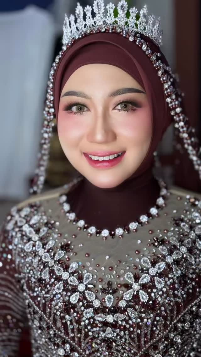 Post 3 by MUA BEKASI & MUA JABODETABEK on Instagram (video)