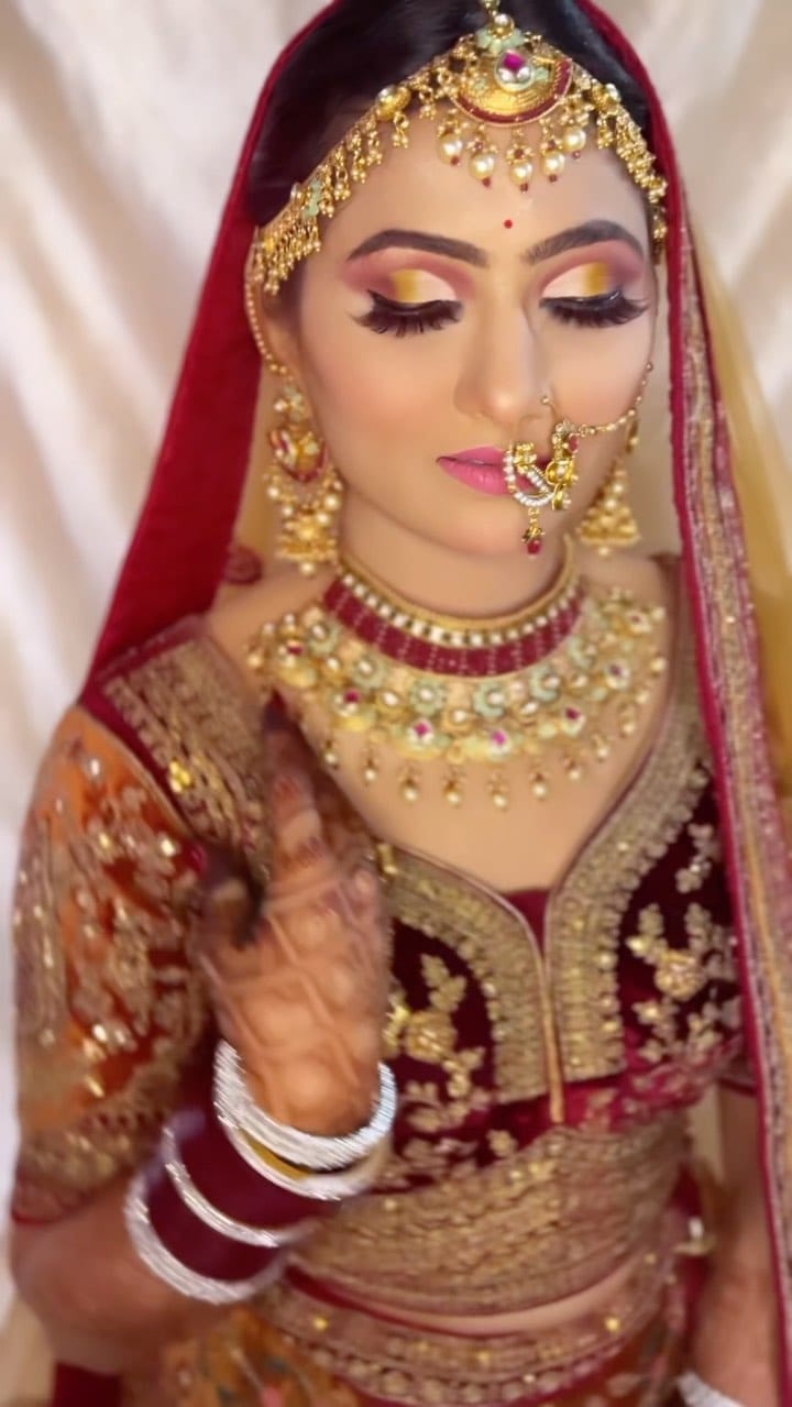 Post 10 by MONIKA | Seoni makeupartist🌈 on Instagram (video)