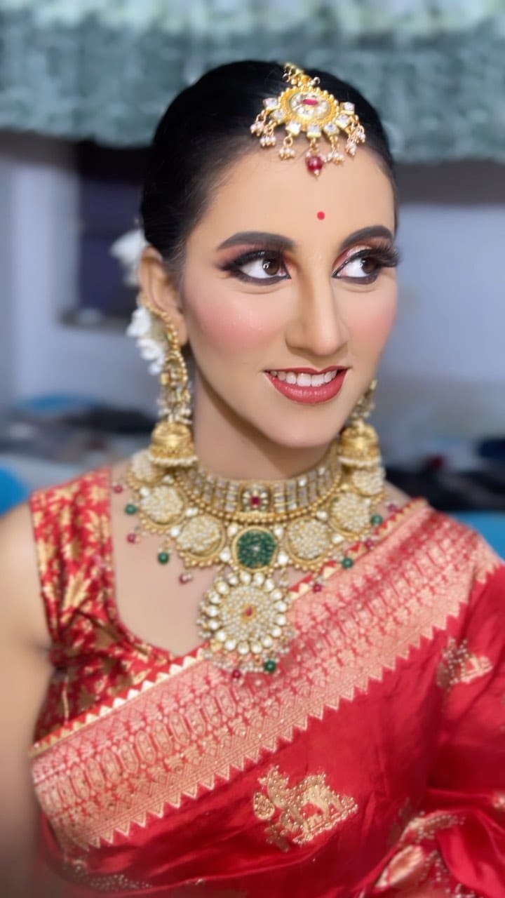 Post 9 by MONIKA | Seoni makeupartist🌈 on Instagram (video)