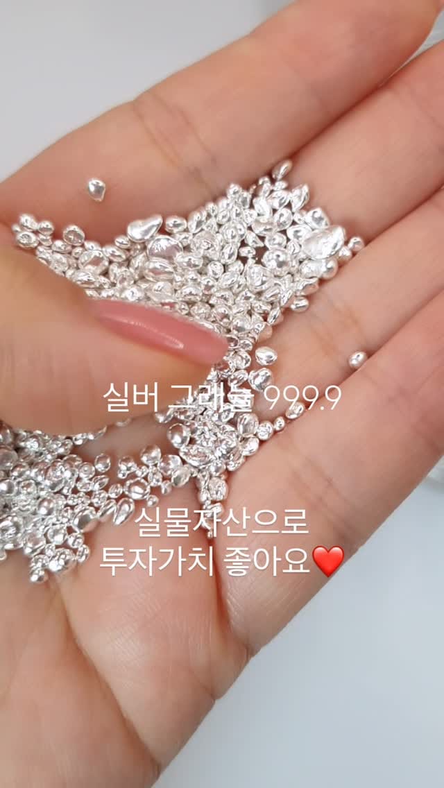 Post 3 by Jamonggold 자몽골드 on Instagram (video)