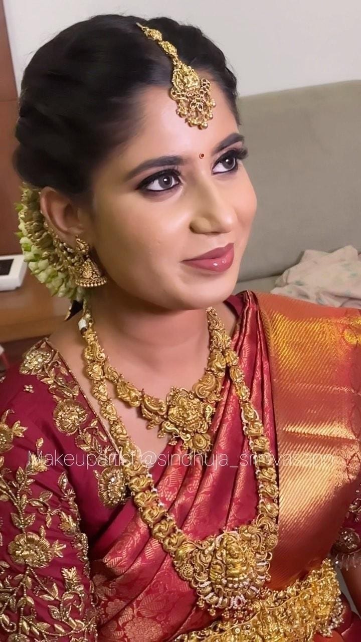 Post 8 by Sindhuja Srinivasan| Makeup Artist on Instagram (video)