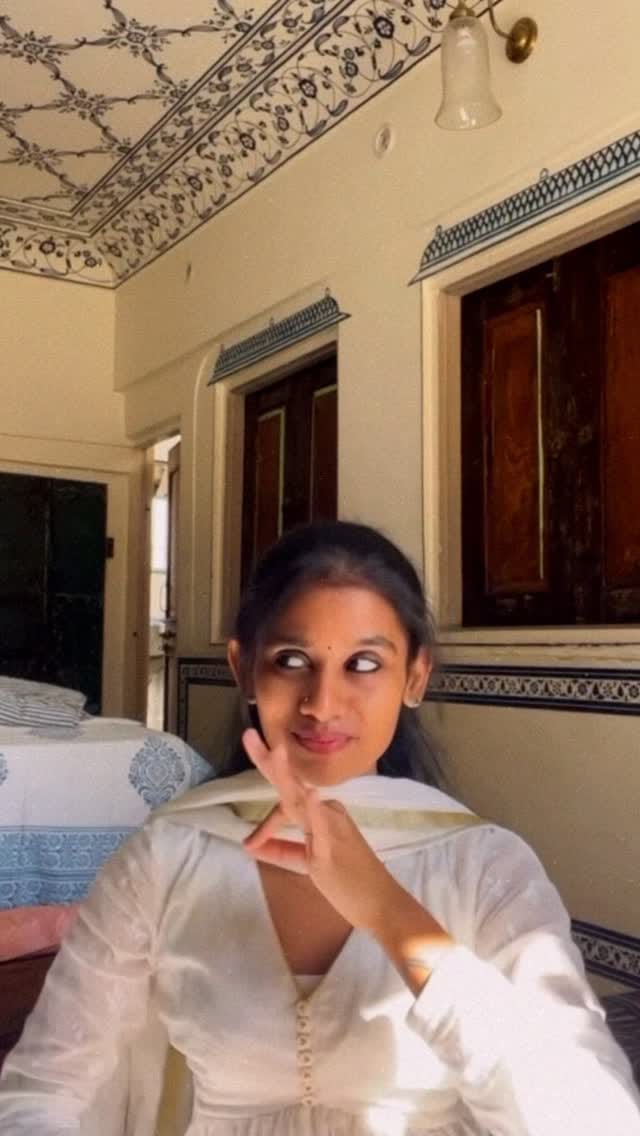 Post 4 by Sindhuja Srinivasan| Makeup Artist on Instagram (video)