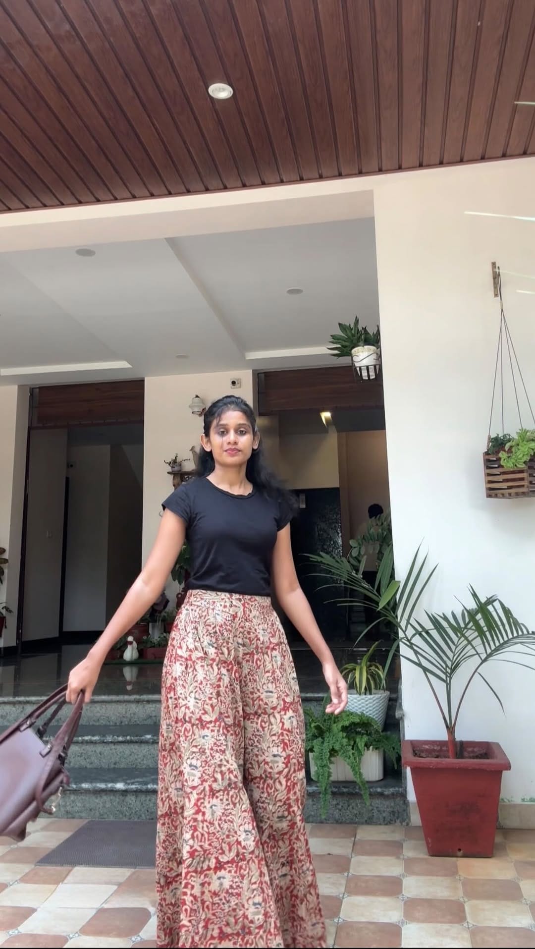 Post 2 by Sindhuja Srinivasan| Makeup Artist on Instagram (video)