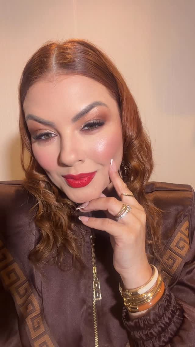 Post 6 by Sabrina Santos | MAQUIADORA on Instagram (video)