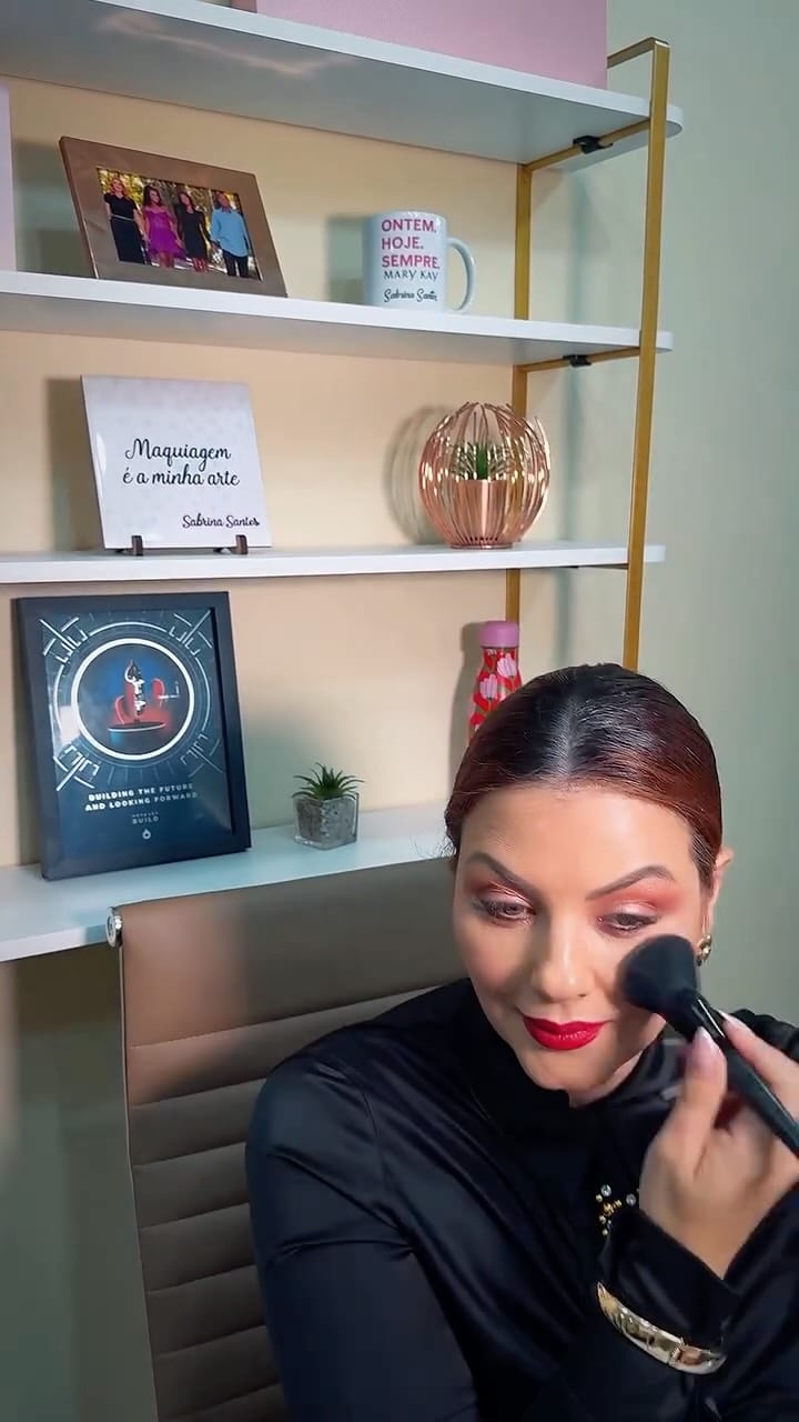 Post 9 by Sabrina Santos | MAQUIADORA on Instagram (video)