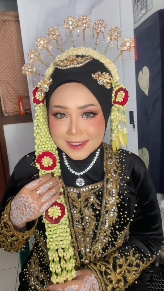 Post 3 by keys wedding on Instagram (video)