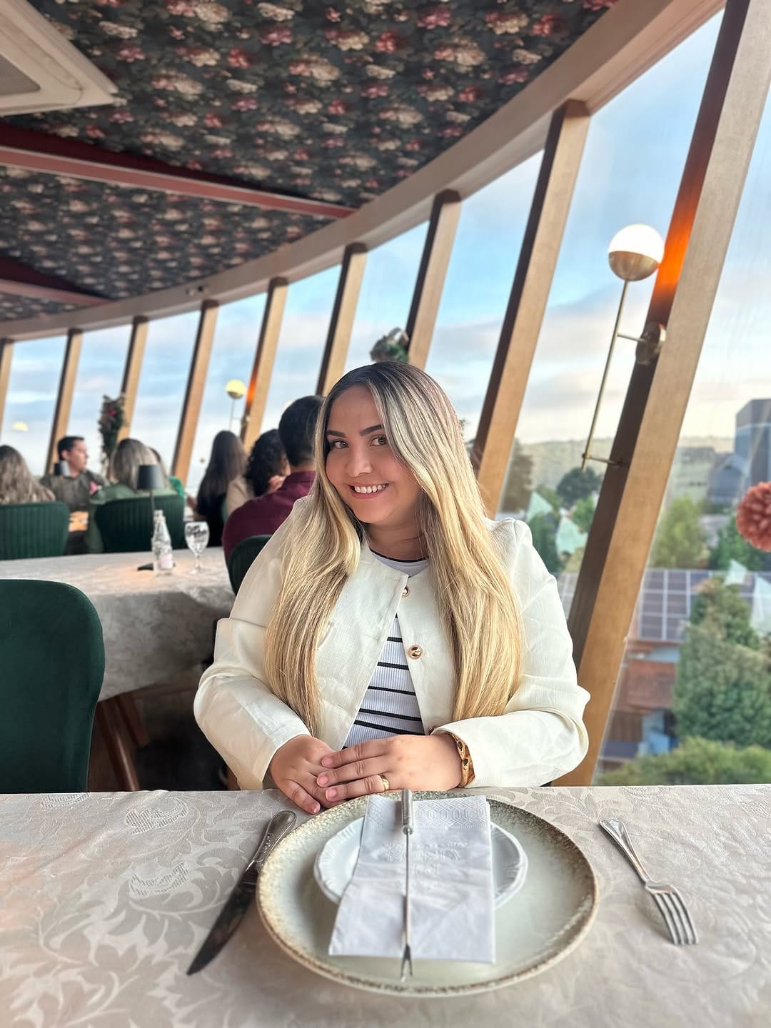 Post 7 by CAMILA SANTOS on Instagram (carousel)