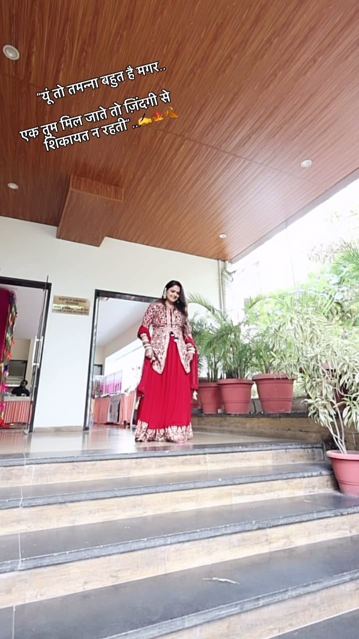 Post 6 by Varsha Basantani_makeup on Instagram (video)