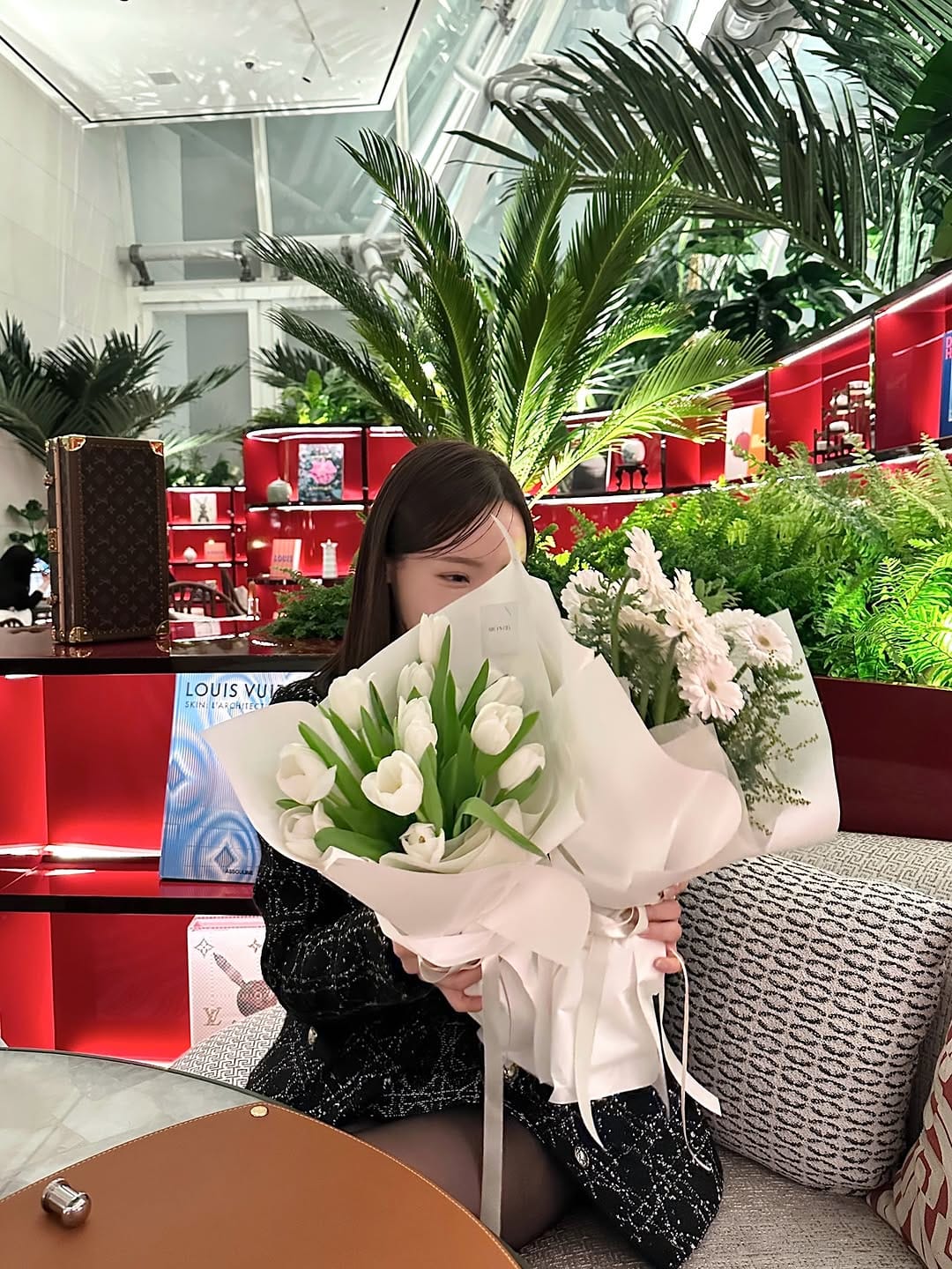 Post 2 by 르비올레 𝐋𝐄 𝐕𝐈𝐎𝐋𝐄𝐓 • 수입의류 on Instagram (carousel)