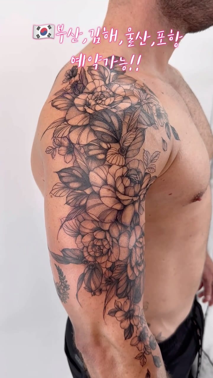 Post 10 by Busan tattoo🇰🇷 on Instagram (video)