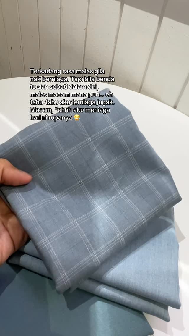Post 4 by Kain pasang terbaru pilihan keluarga anda on Instagram (video)