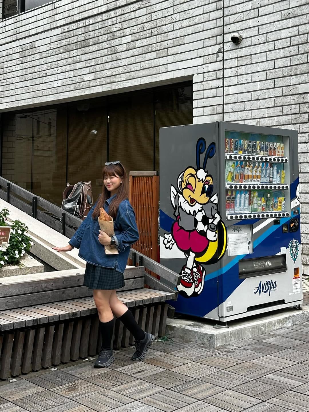 Post 1 by 효니 HYONI ヒョニ on Instagram (carousel)