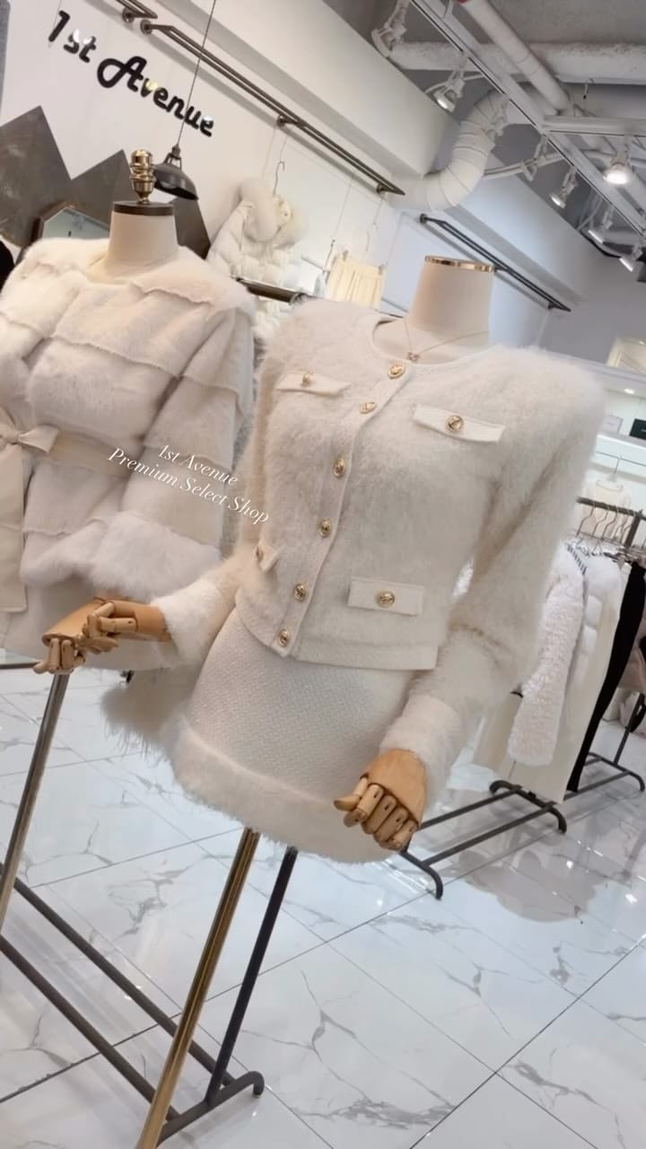 Post 3 by 뽀잉🌹 하이퀄리티 수입의류 구월동옷가게 퍼스트에비뉴 (𝟏𝐬𝐭 𝐀𝐯𝐞𝐧𝐮𝐞) on Instagram (video)