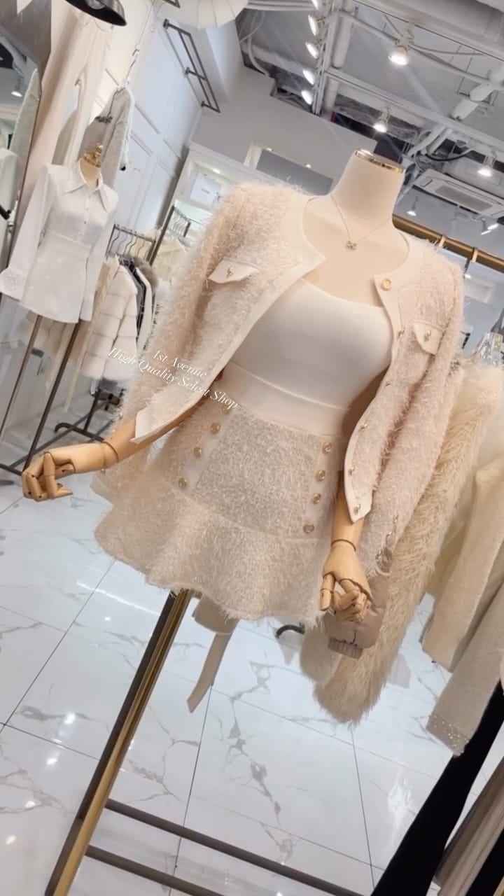 Post 7 by 뽀잉🌹 하이퀄리티 수입의류 구월동옷가게 퍼스트에비뉴 (𝟏𝐬𝐭 𝐀𝐯𝐞𝐧𝐮𝐞) on Instagram (video)