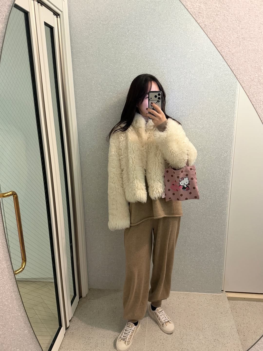 Post 1 by 희블랑마켓 대표 박미희(밍크 세이블 플럭 친칠라 모피 전문) on Instagram (carousel)