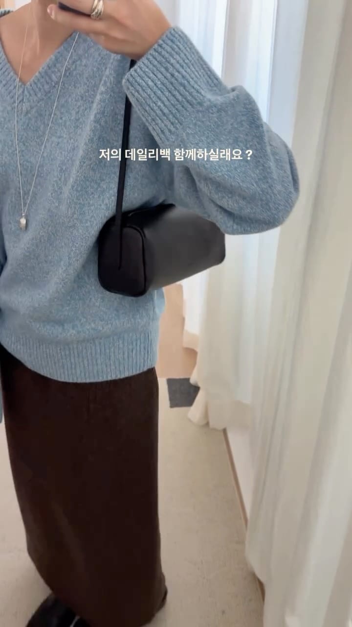 Post 10 by 윤 인아 on Instagram (video)