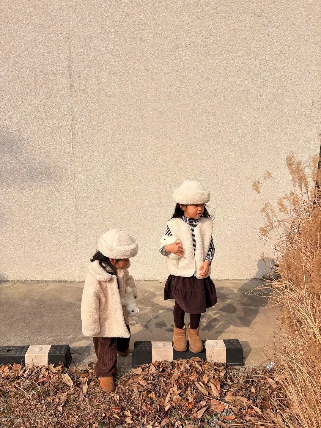 Post 1 by 윤 인아 on Instagram (carousel)