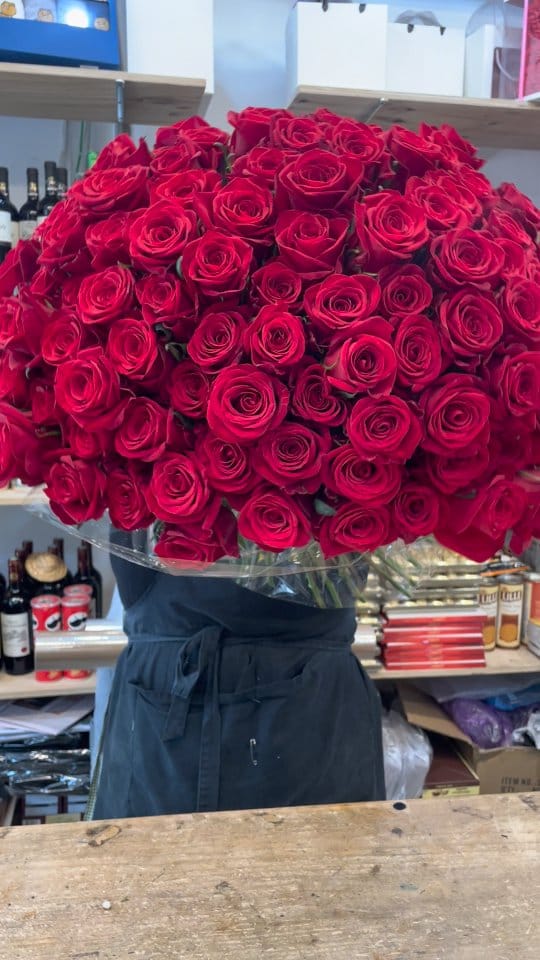 Post 8 by Flower Gift Korea on Instagram (video)