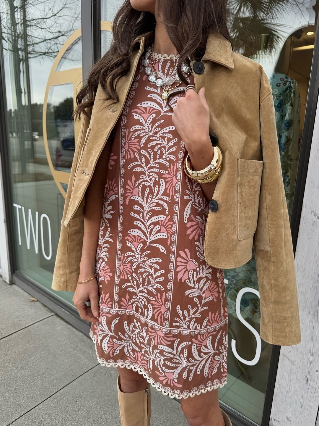 Post 8 by Two Brunettes on Instagram (carousel)