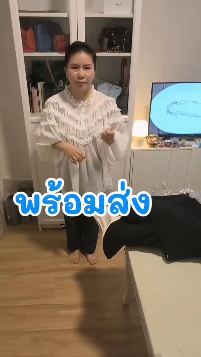 Post 10 by Stella And Seoul on Instagram (video)