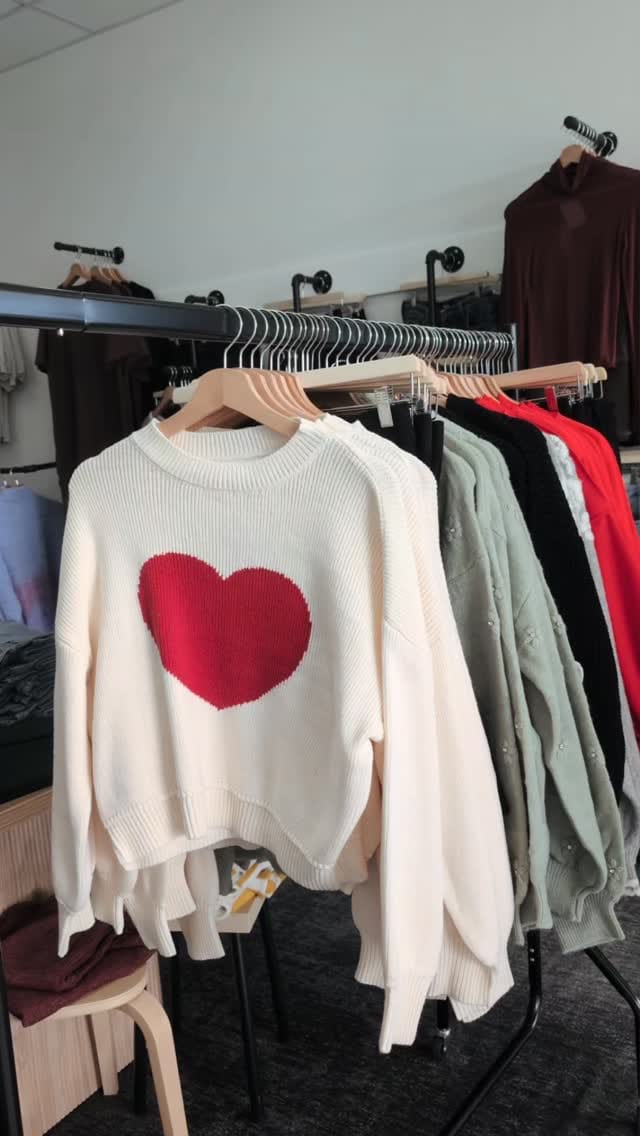 Post 4 by MIDWEST MUSE BOUTIQUE | PERMANENT JEWELRY | CHARM BAR on Instagram (video)