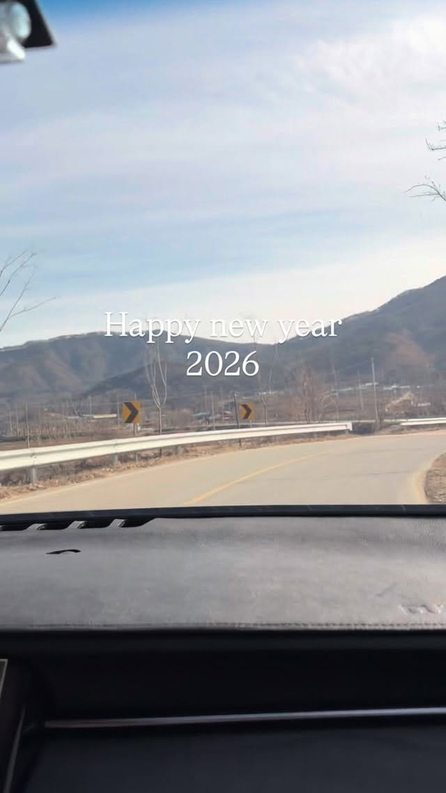 Post 10 by 💫데이라벨 daylabel 여성의류쇼핑몰 on Instagram (video)
