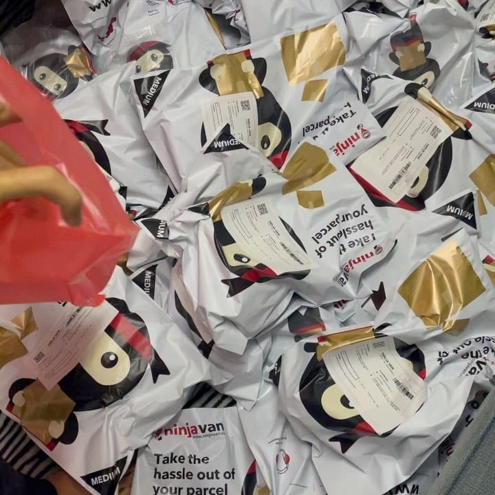 Post 6 by MR.GADGET on Instagram (carousel)