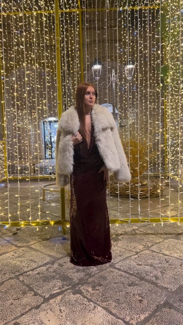 Post 2 by VELVET ABBIGLIAMENTO on Instagram (video)