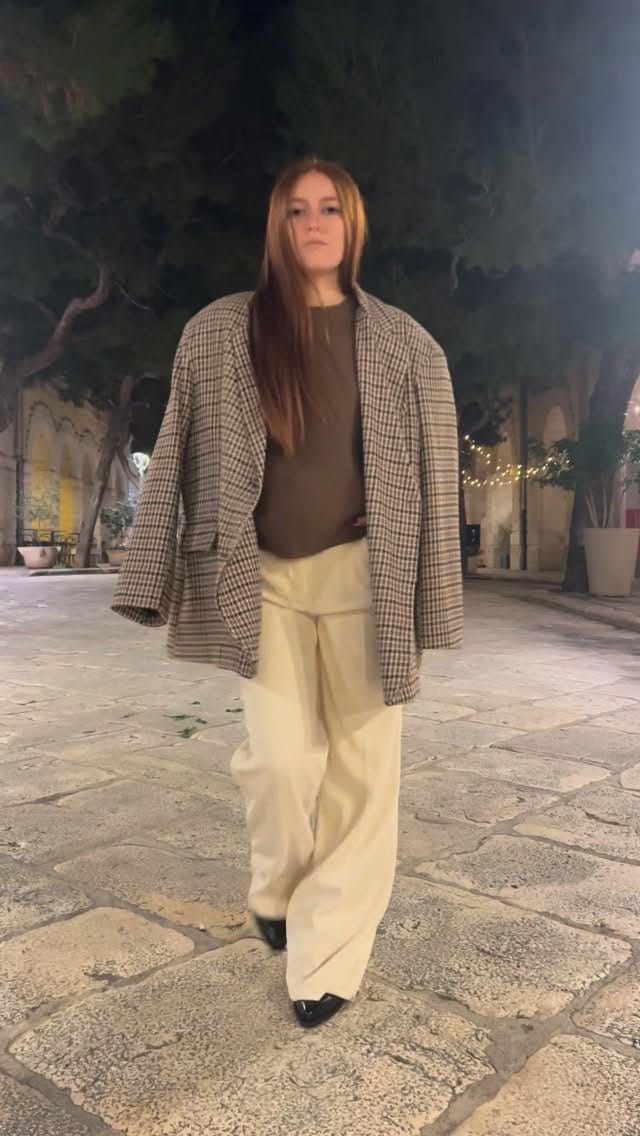 Post 5 by VELVET ABBIGLIAMENTO on Instagram (video)