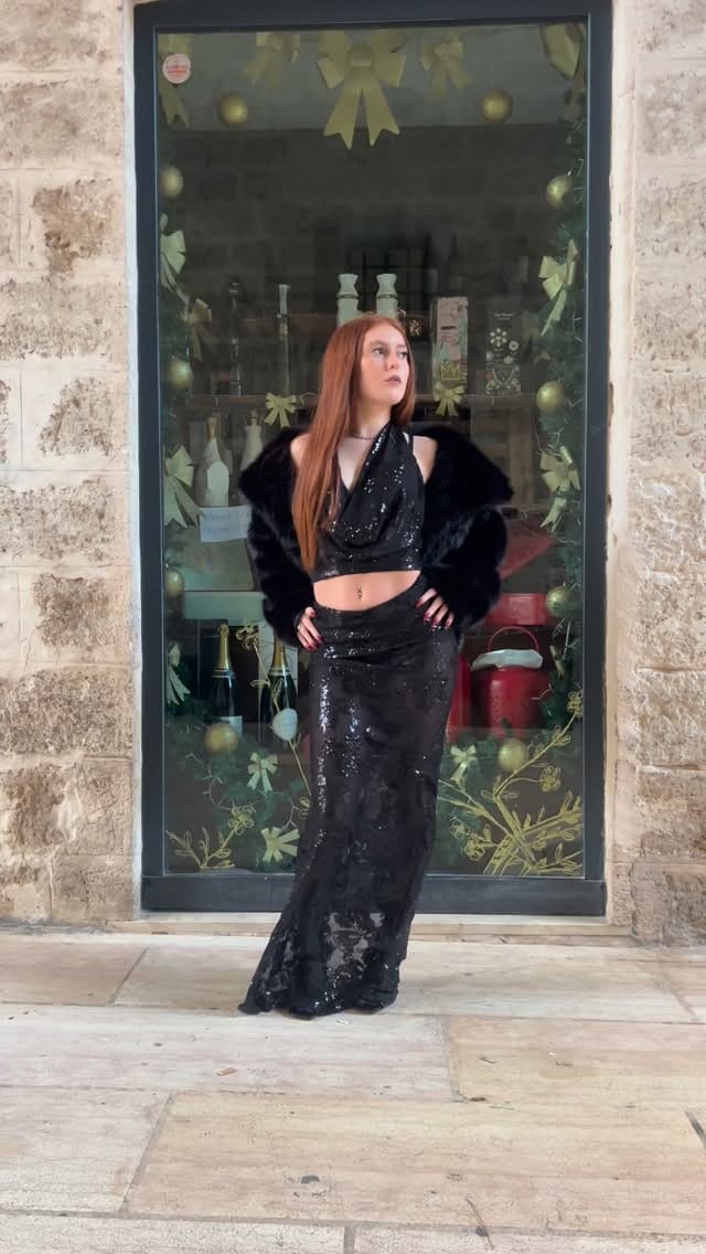 Post 1 by VELVET ABBIGLIAMENTO on Instagram (video)