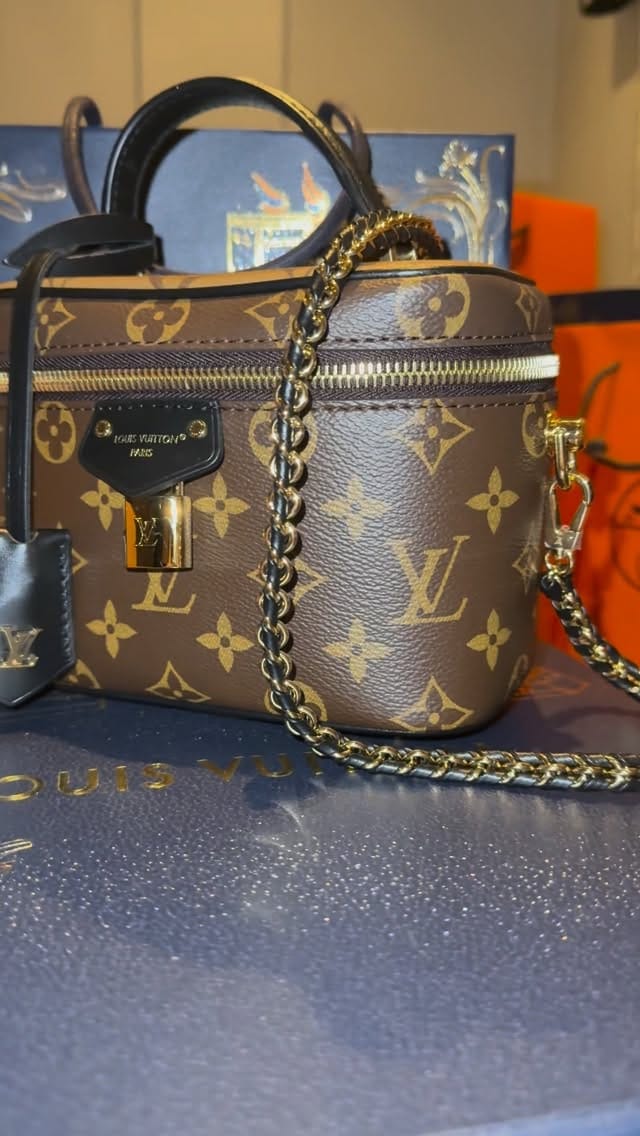 Post 6 by MIAMI SHOP on Instagram (video)